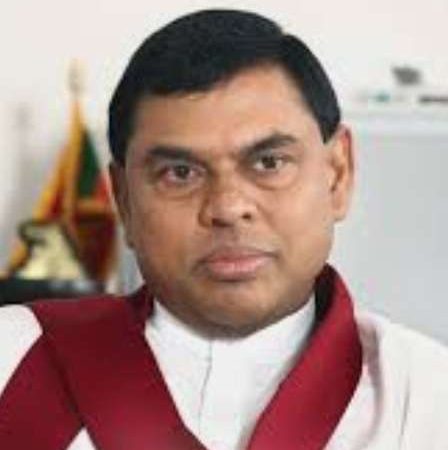 سريلانكا تعلق استيراد السيارات وقبول تعيينات جديدة