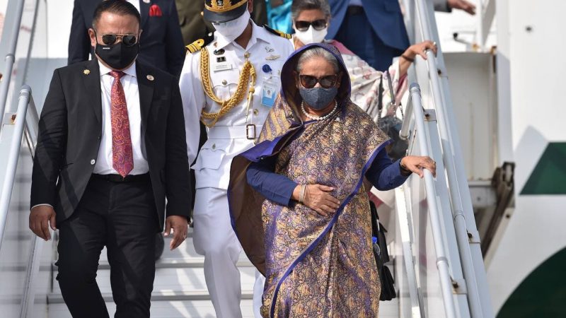 رئيسة وزراء بنغلاديش تصل إلى المالديف