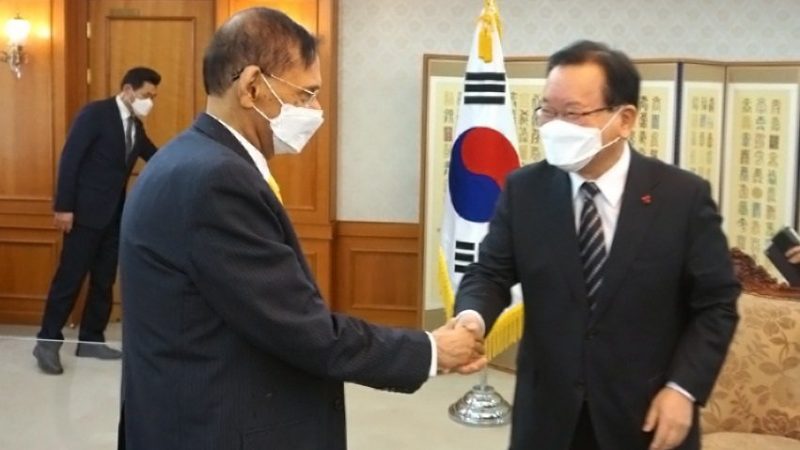 رئيس وزراء جمهورية كوريا يستقبل وزير الخارجية السريلانكي