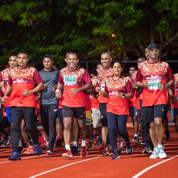 بالصور والفيديو: كبار الشخصيات المالديفية تشارك في سباق الجري المجيدي
