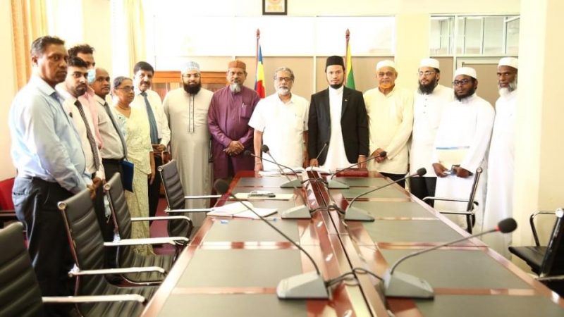 وزير الشؤون البوذية يستقبل القيادة الدينية الإسلامية في البلاد