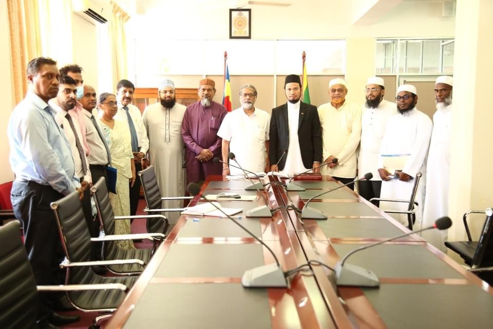 وزير الشؤون البوذية يستقبل القيادة الدينية الإسلامية في البلاد