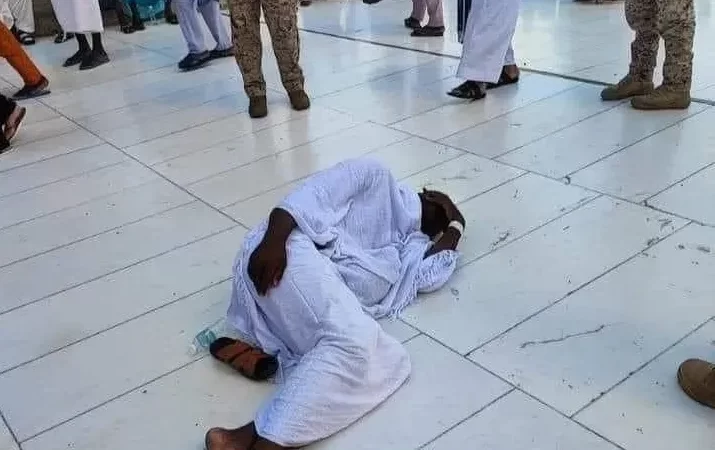 مات مُحرمًا مُنتظرًا للصلاة في بيت الله الحرام