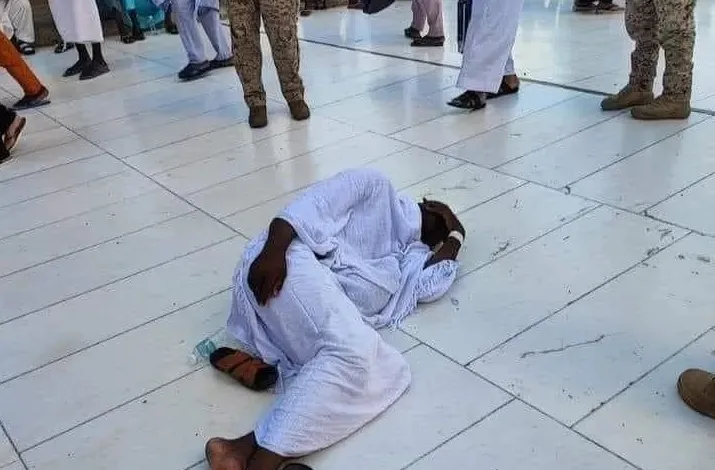مات مُحرمًا مُنتظرًا للصلاة في بيت الله الحرام