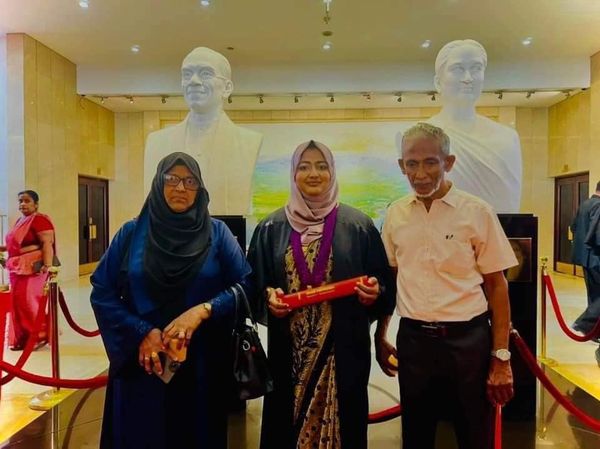 أحفاد إمام مسجد في سريلانكا يصبحون أطباء