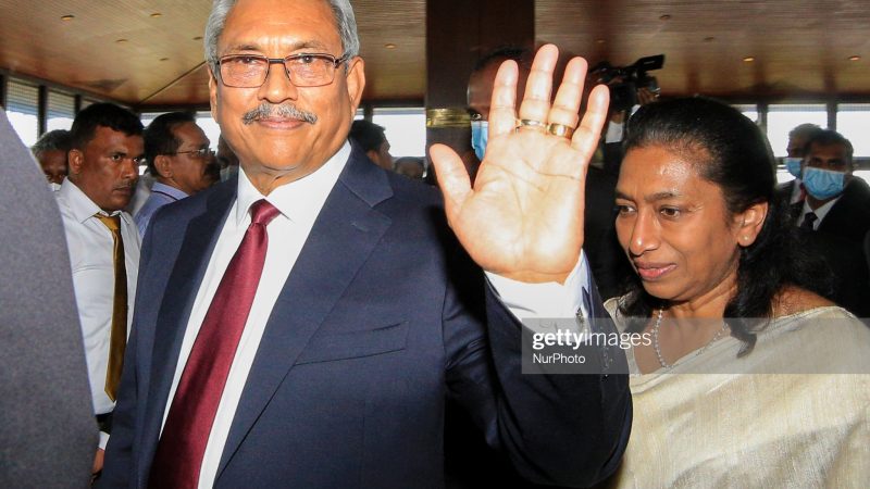 الرئيس السريلانكي يغادر جزر المالديف