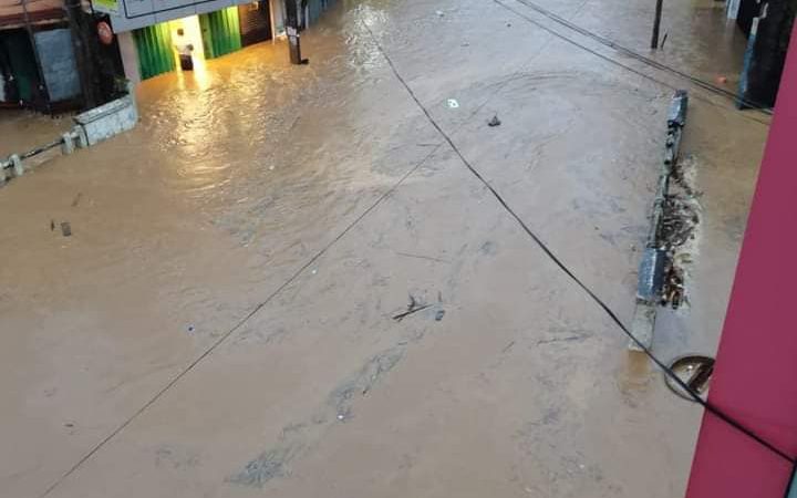 الوضع الحالي لمدينة أكورانا وسط سريلانكا بعد فيضانات خلفت خسائر كبيرة 26/12/2022