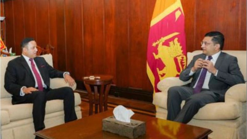 وزير الشؤون الخارجية السريلانكي يستقبل السفير السعودي لدى بلاده