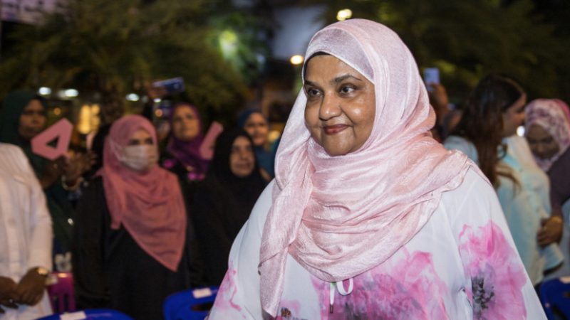 السيدة الأولى السابقة تحث الجمهور على التصويت لصالح مرشح المعارضة في الجولة الثانية من الانتخابات الرئاسية