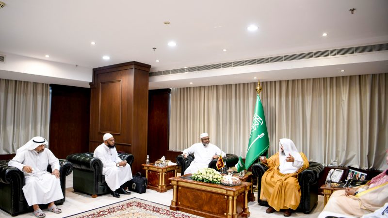 لقاء ودي يجمع بين وكيل “الشؤون الإسلامية” السعودي ووفد دعوي سريلانكي
