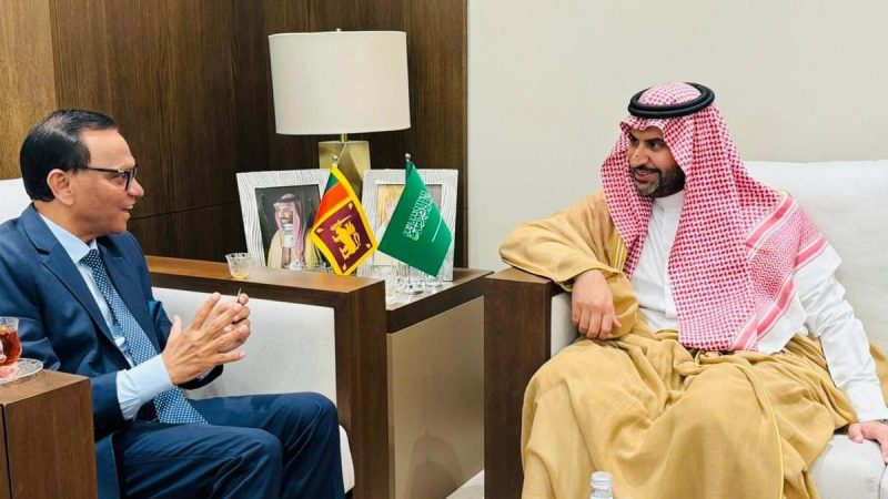 المبعوث السريلانكي يعقد اجتماعًا مثمرًا مع محافظ الهيئة العامة للتجارة الخارجية السعودية