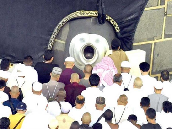 أطباء: لا أدلة على انتقال أمراض وبائية بسبب تقبيل الحجر الأسود رغم مرور ملايين الزوار عبر العصور